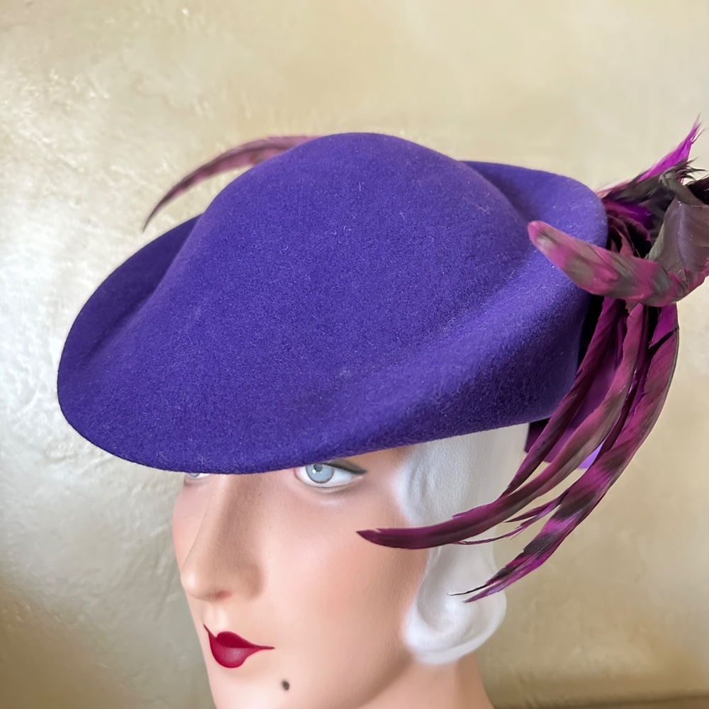 SMASHING 70s' BLUISH PURPLE HAT WITH LONG FEATHERS + LAVENDER FABRIC BOW AT BACK - Picture 8 of 14